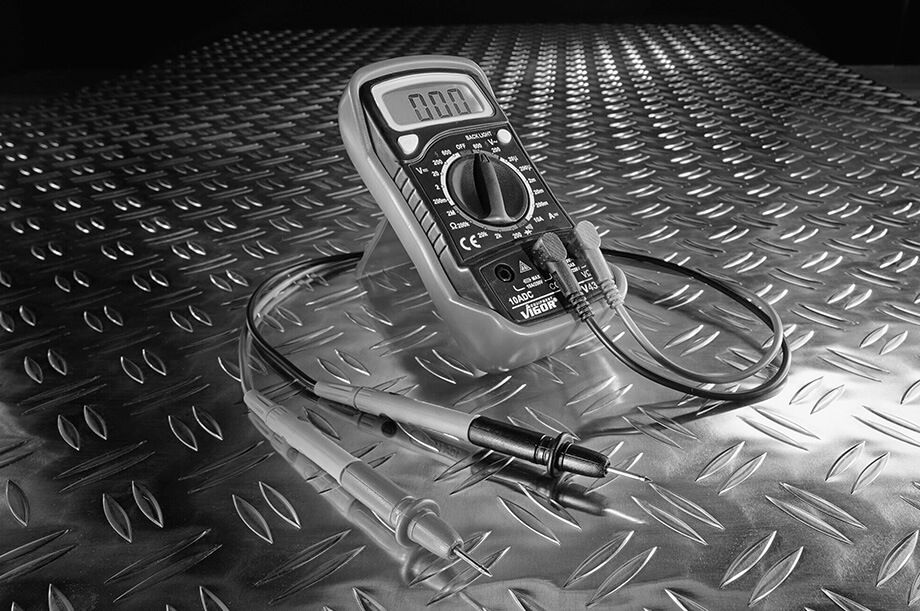 Thumbnail für Elektroaltgeräte. Zu sehen ist ein Digital Multimeter von VIGOR