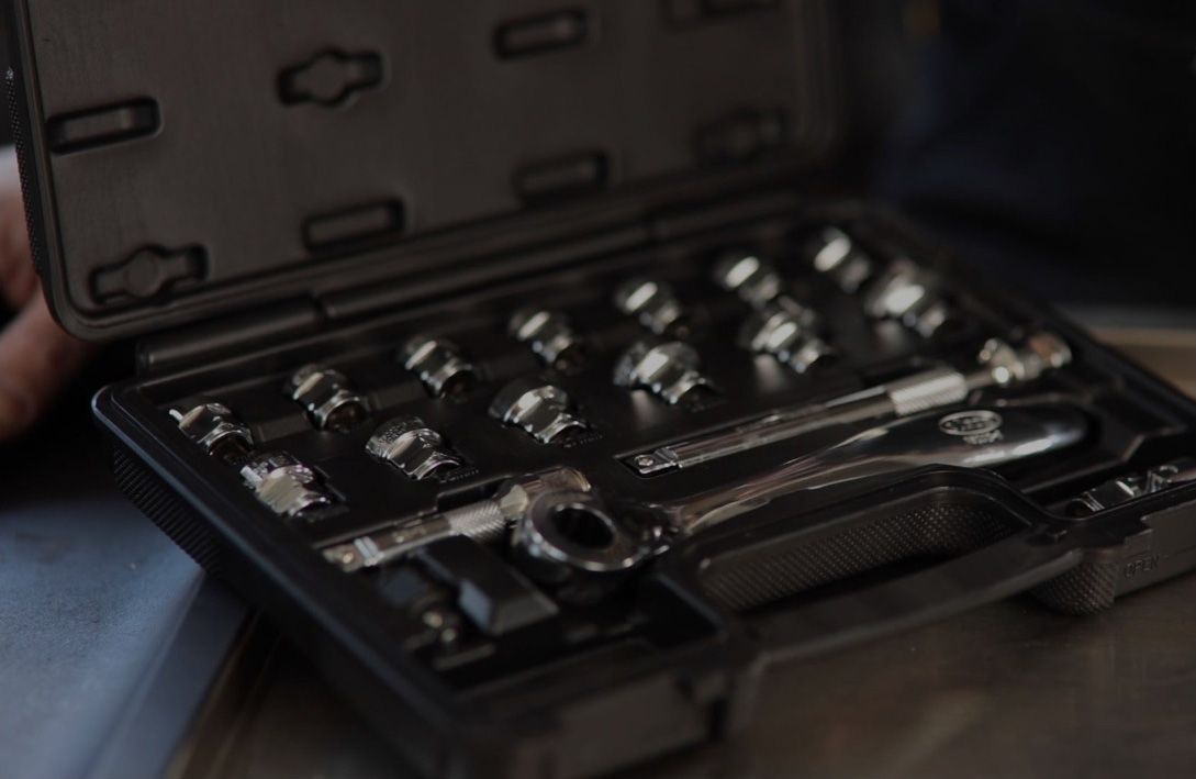 Satz flach bearbeitet